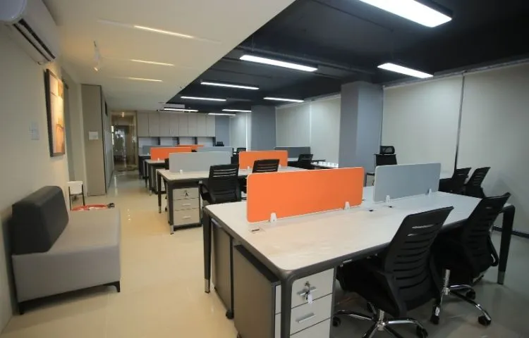 Stylish office interior Fit-out in Ahmedabad with modern workspace solutions.
