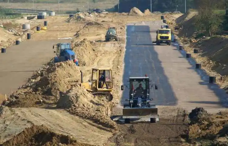 Modern concrete road construction in Mumbai for heavy traffic city routes.