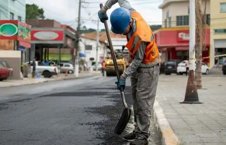 Expressway Road Construction services in kolkata for high-speed traffic movement.