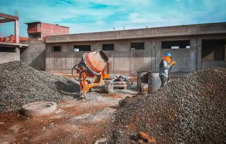 Construction site machinery in Faridabad supporting high-capacity engineering work.